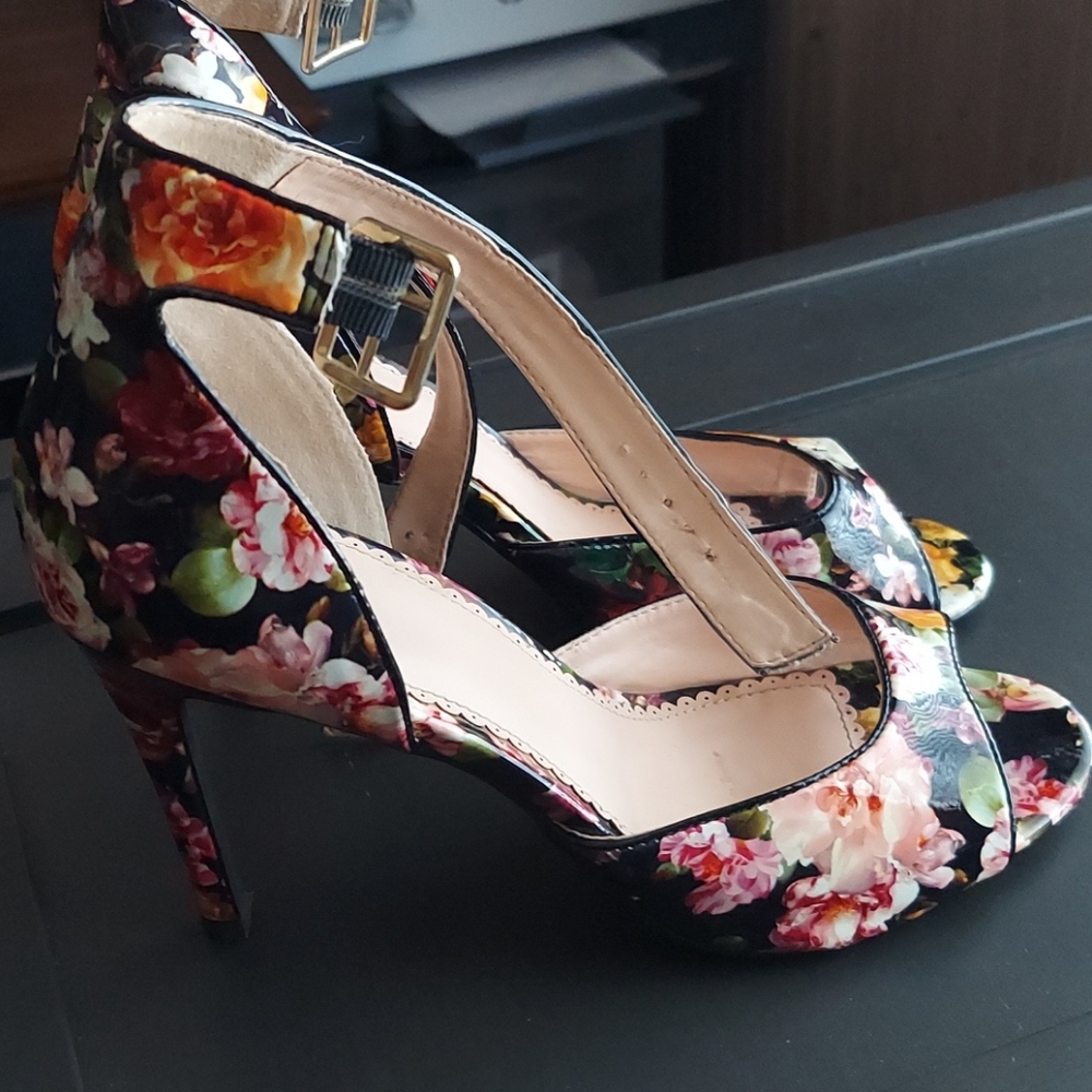 Shoes - Picture 3 of 3